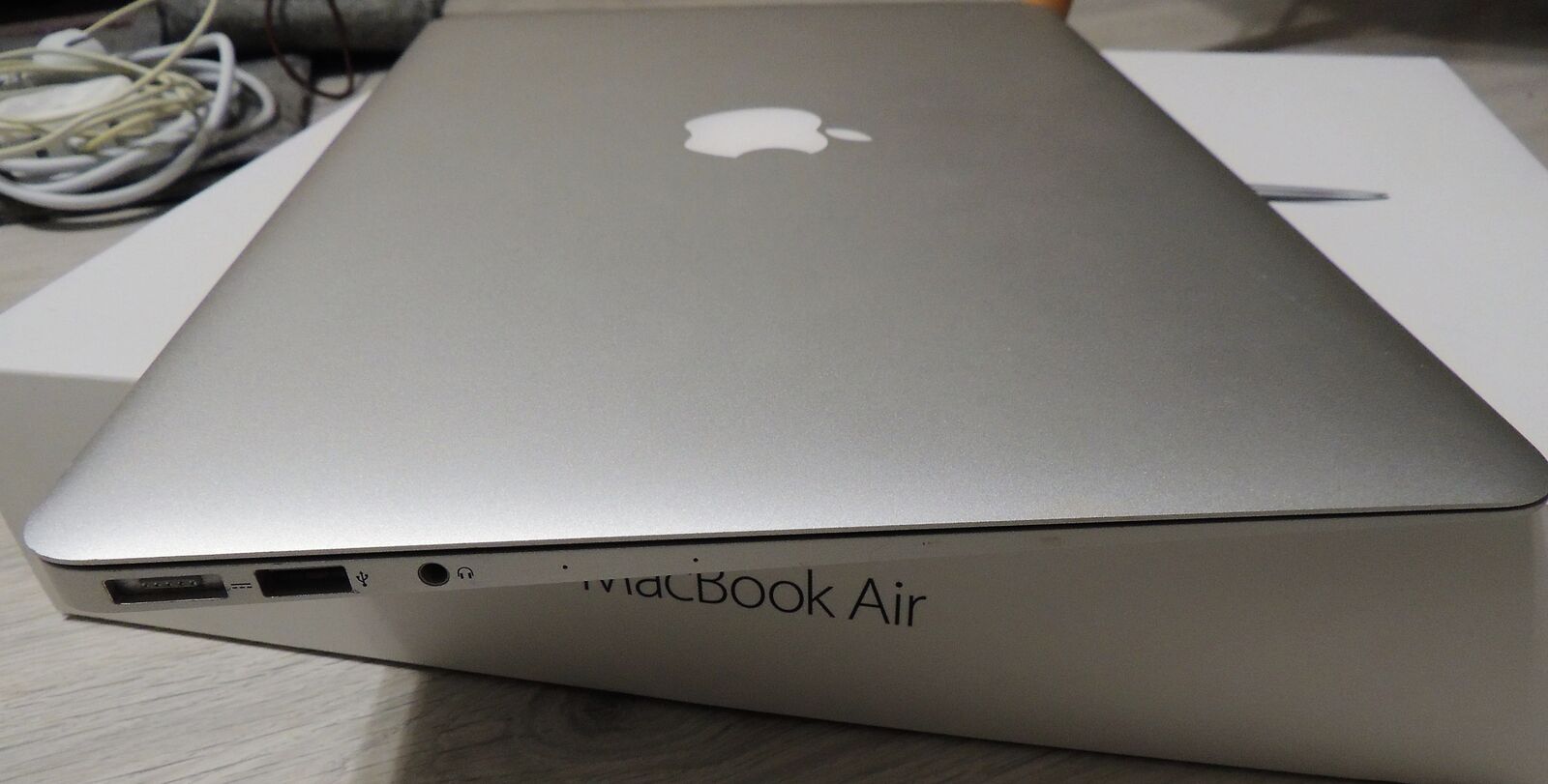 Macbook Air 13 2015 8 GB/128 GB СУПЕРстан завод.упак. Сумка переходник