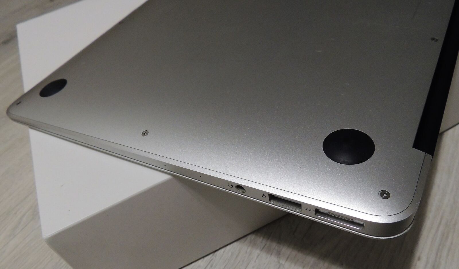 Macbook Air 13 2015 8 GB/128 GB СУПЕРстан завод.упак. Сумка переходник