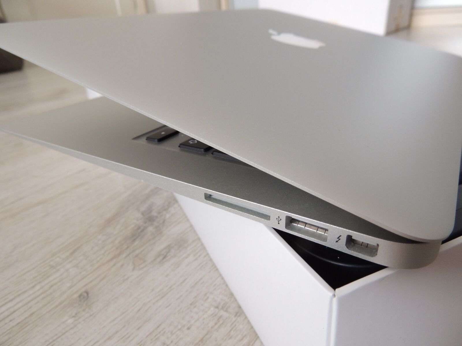 Macbook Air 13 2017 НОВИЙ стан i5 / 8GB / SSD 128GB