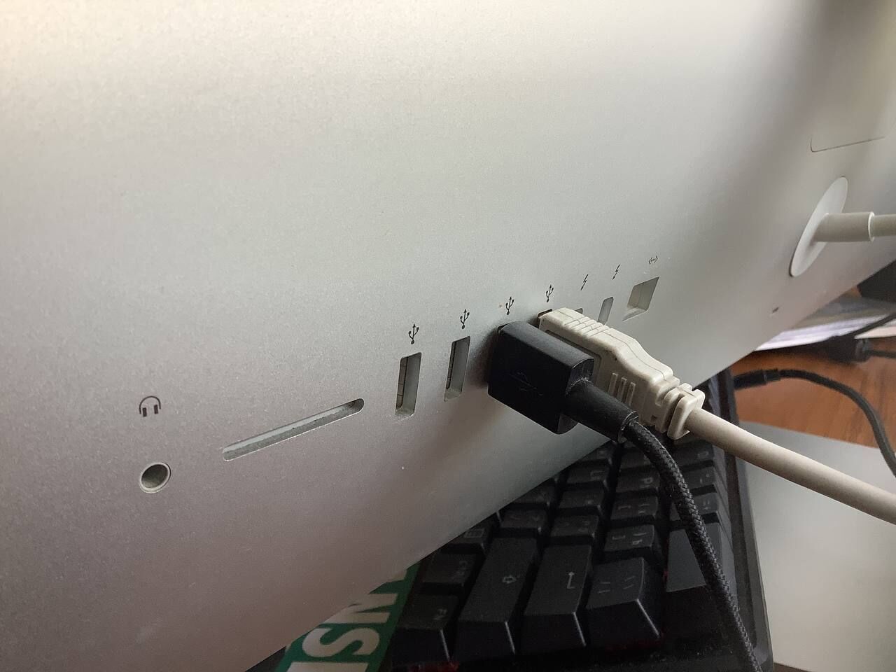 Imac 2013, 27, core i5, Nvida 775 2GB, SSD 500GB,RAM 16GB, в идеале