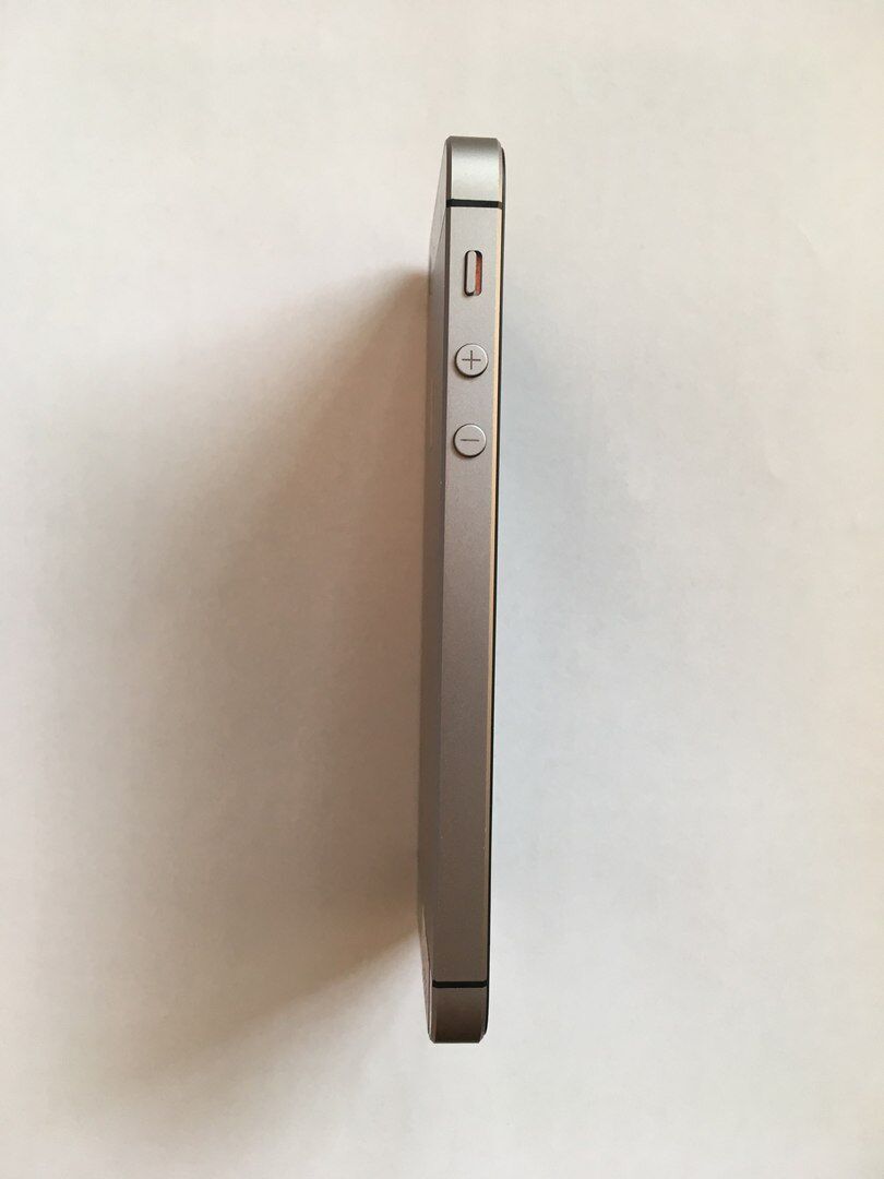 IPhone SE 32gb Space Gray Идеальный