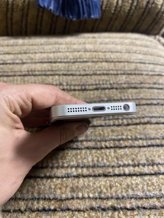 IPhone SE 16gb Silver Идеальный