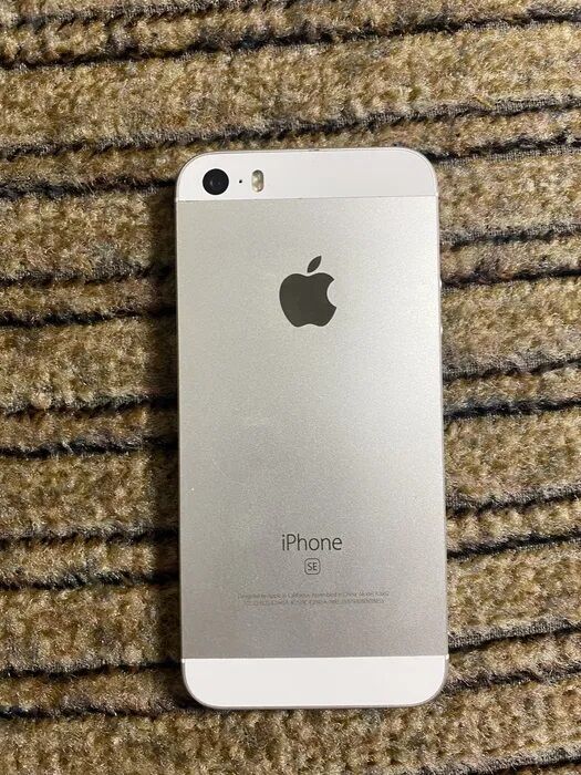 IPhone SE 16gb Silver Идеальный
