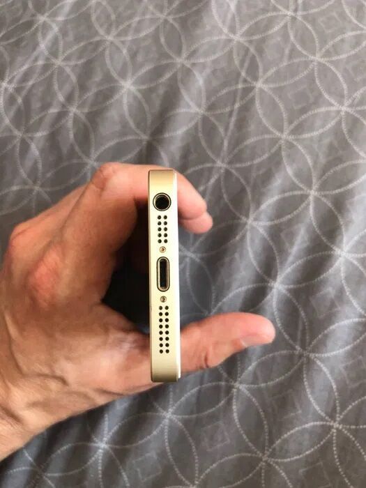 IPhone SE 64gb Gold Идеальный