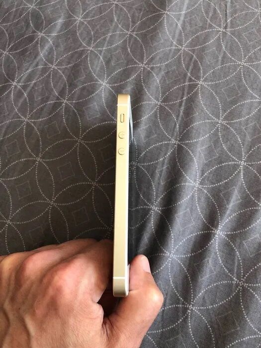 IPhone SE 64gb Gold Идеальный