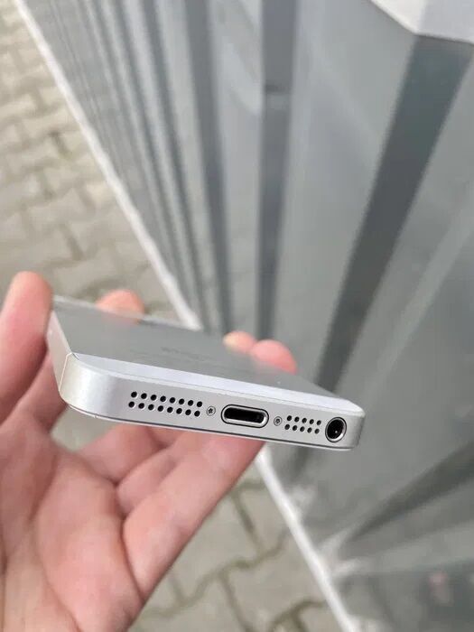 IPhone SE 64gb Silver Идеальный