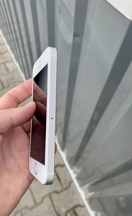 IPhone SE 64gb Silver Идеальный