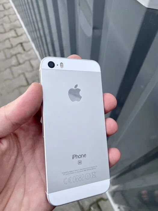 IPhone SE 64gb Silver Идеальный
