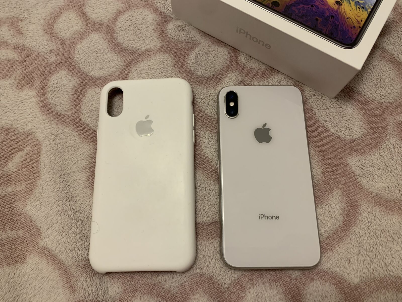 Продам iPhone XS 512GB Silver Neverlock