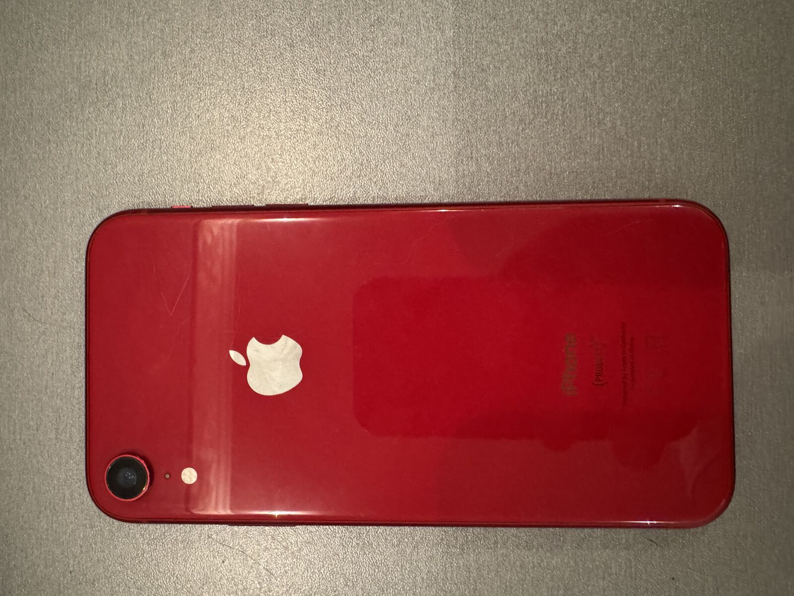 iPhone xr красного цвета 