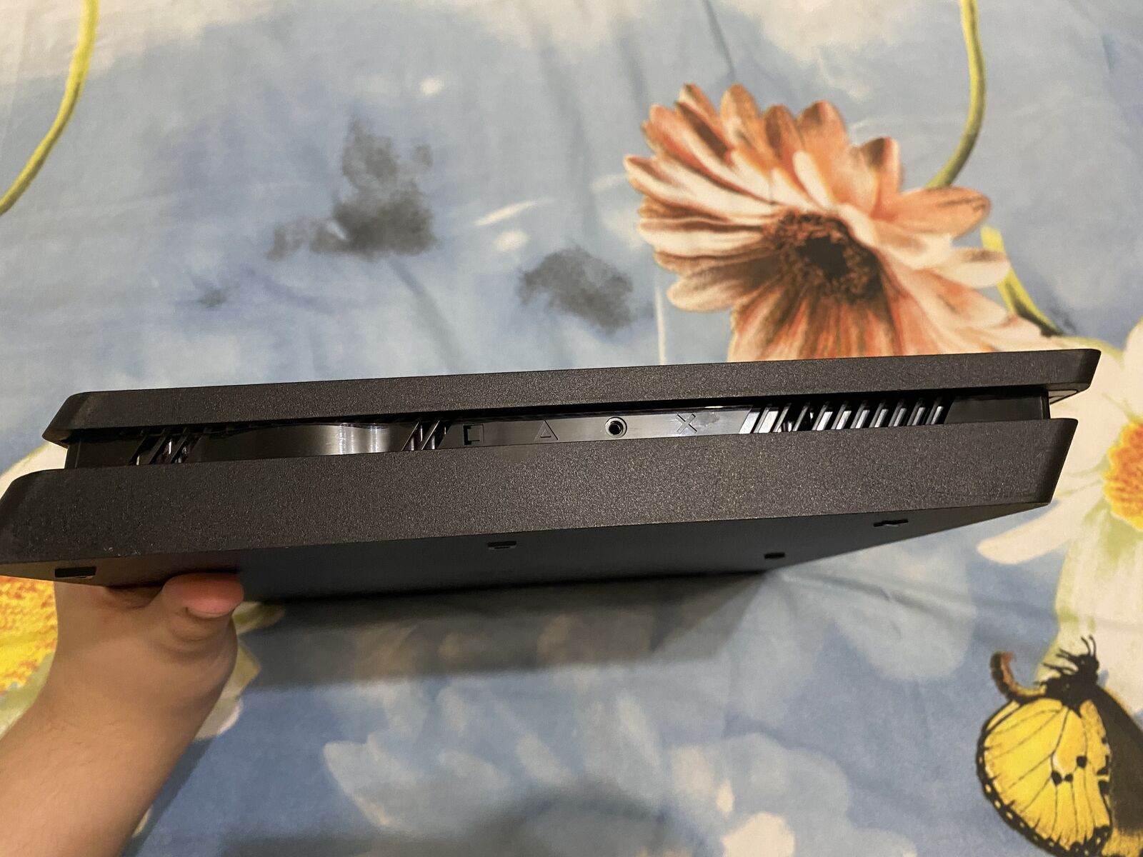 продаю PS4 Slim 1tb