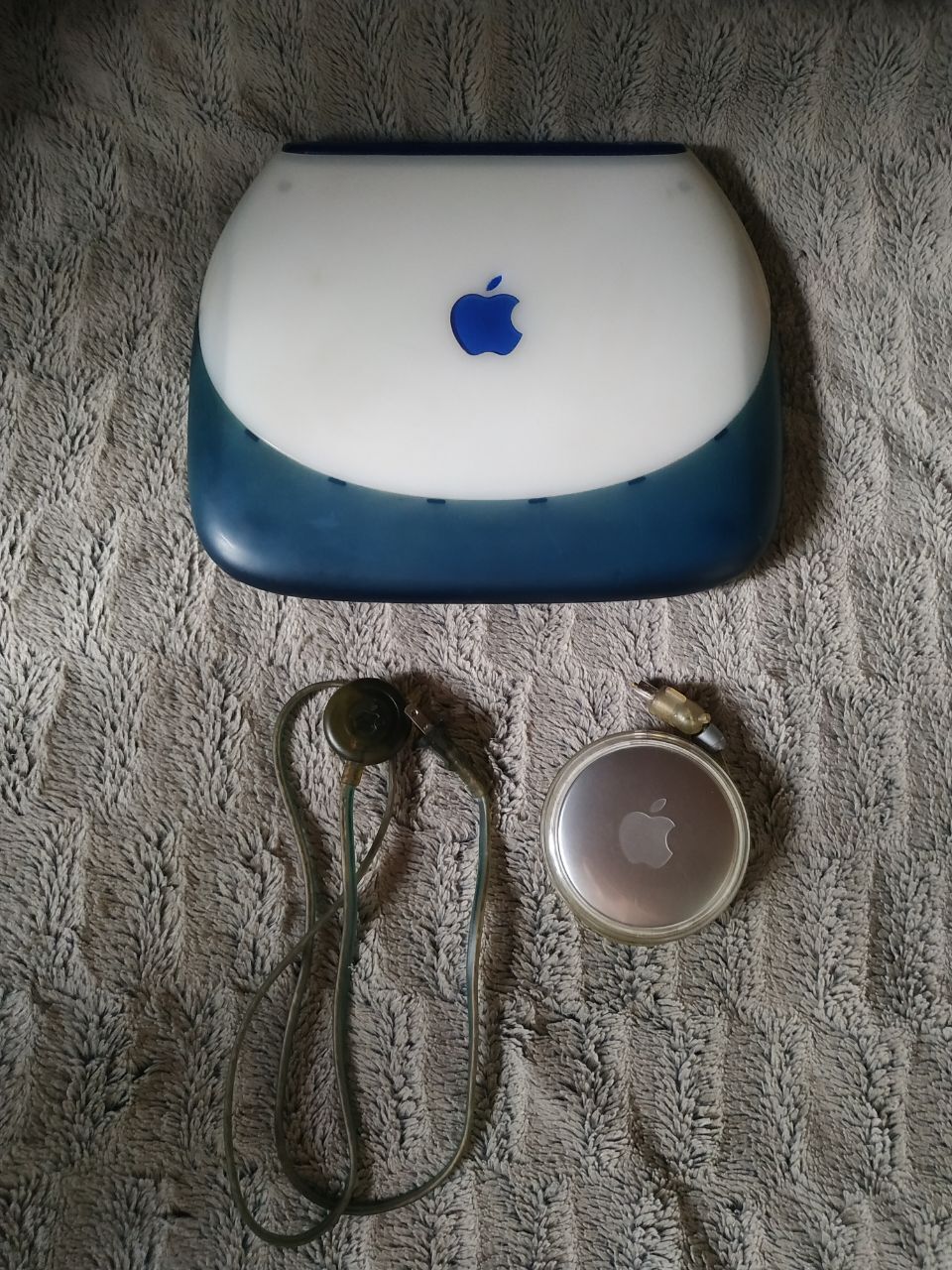 Apple iBook G3 Clamshell 1999 (year)