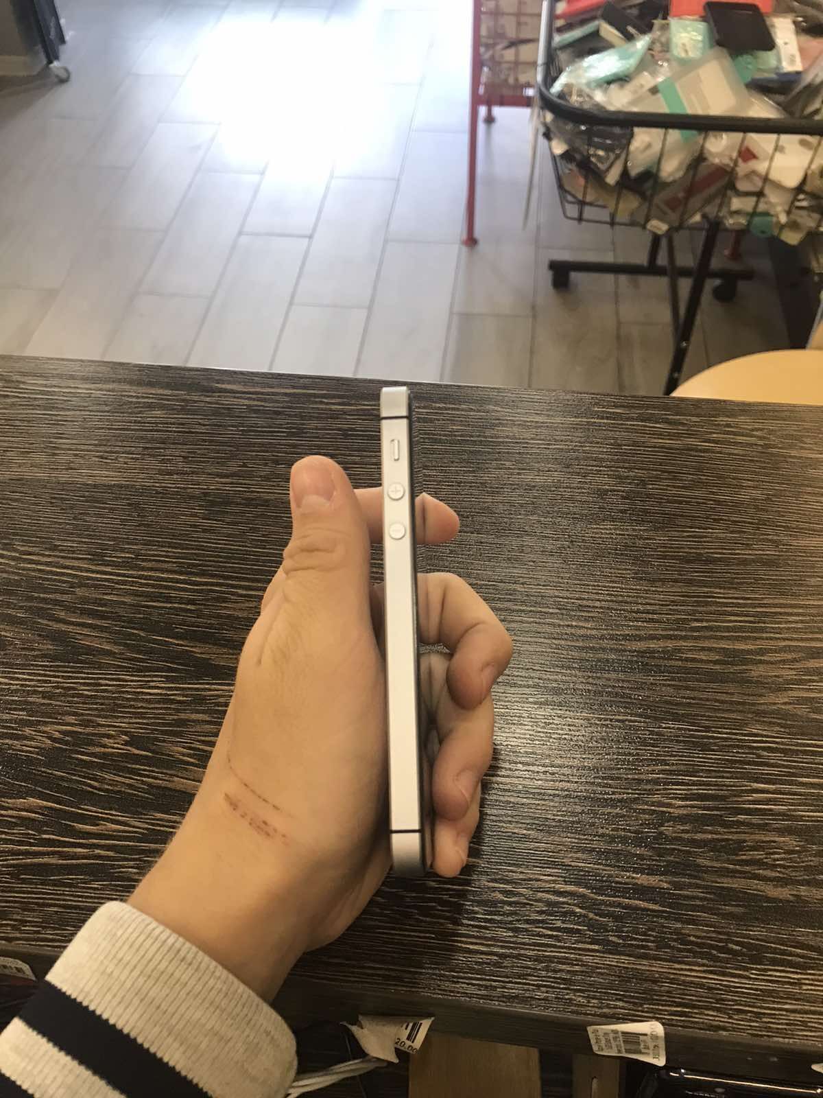 IPhone SE 64gb Space Gray Идеальный 