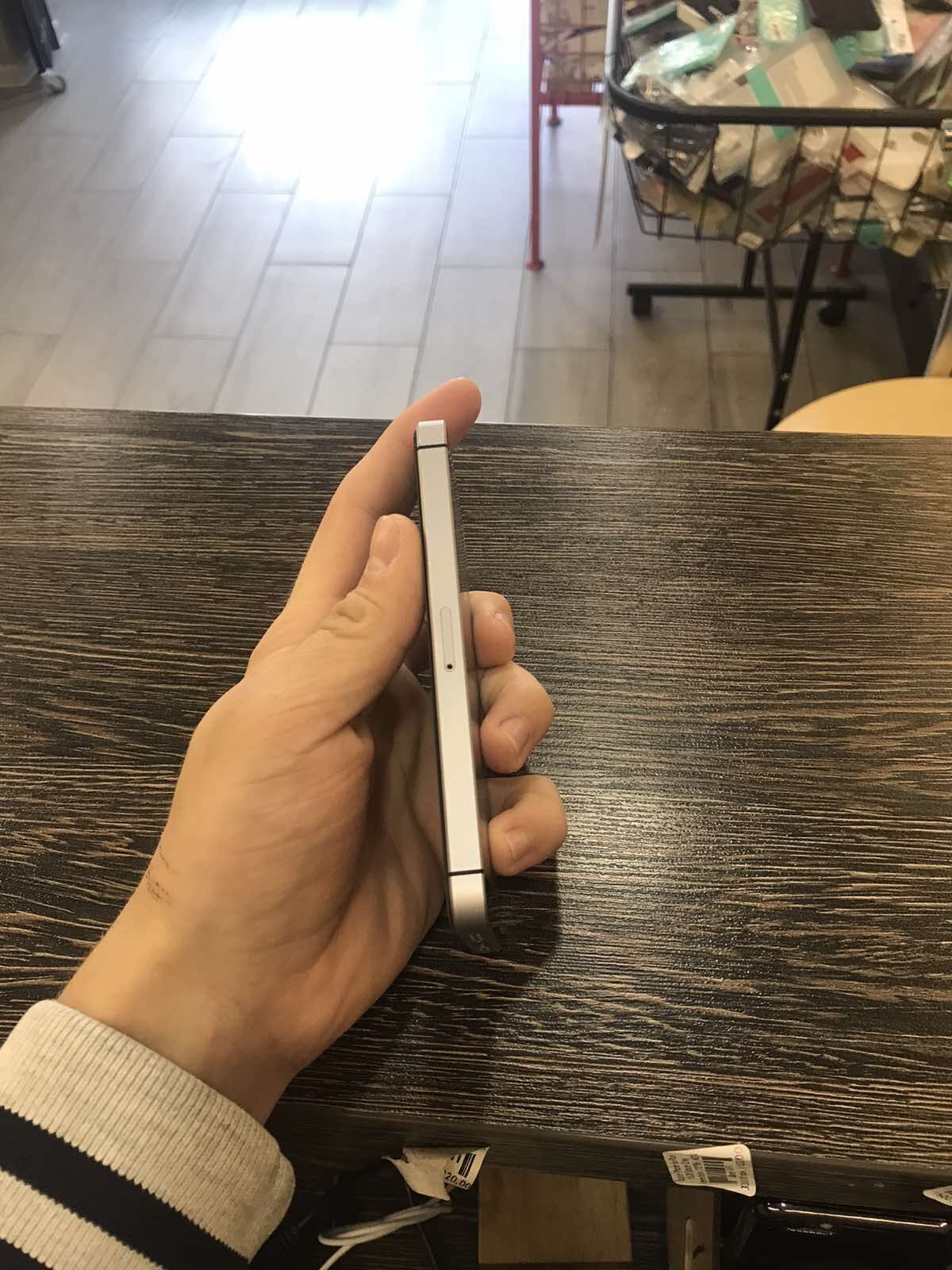 IPhone SE 64gb Space Gray Идеальный 