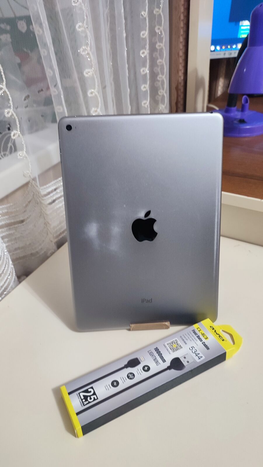 Продам планшет Apple iPad Air 2 Wi-Fi 2/16GB,стан відмінний.