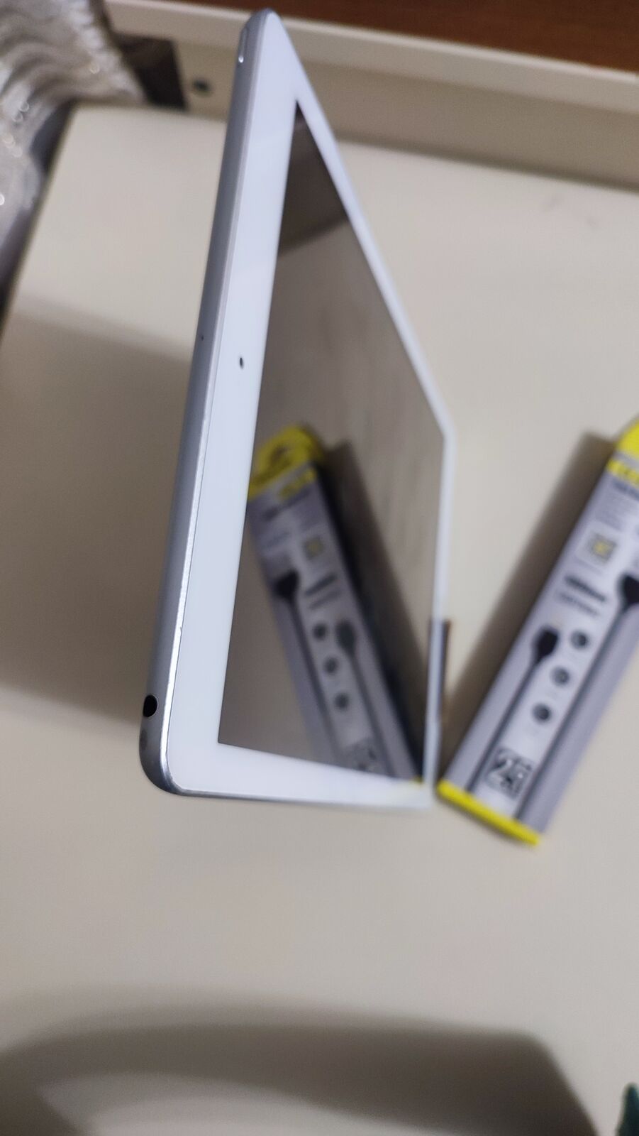 Продам Apple iPad 5 Wi-Fi 2/32Gb,стан гарний.