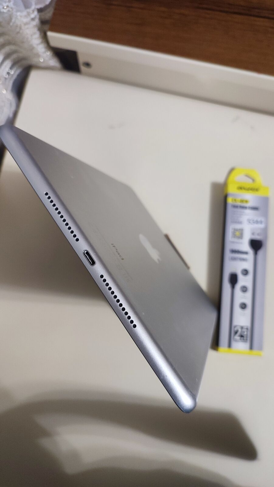 Продам Apple iPad 5 Wi-Fi 2/32Gb,стан гарний.