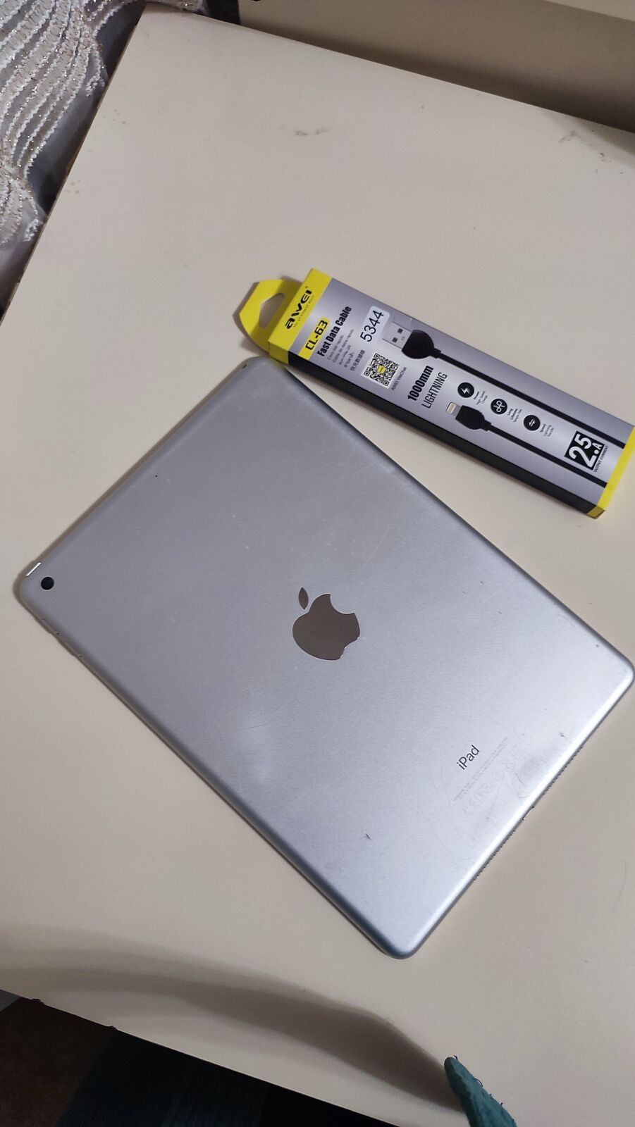 Продам Apple iPad 5 Wi-Fi 2/32Gb,стан гарний.