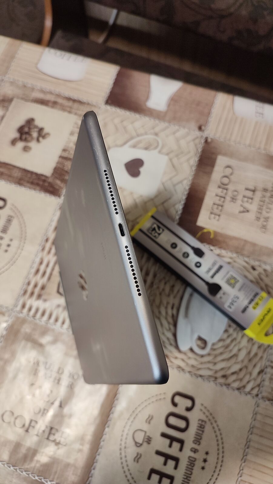 Продам планшет Apple iPad 6, Wi-Fi 2/32Gb, стан гарний.