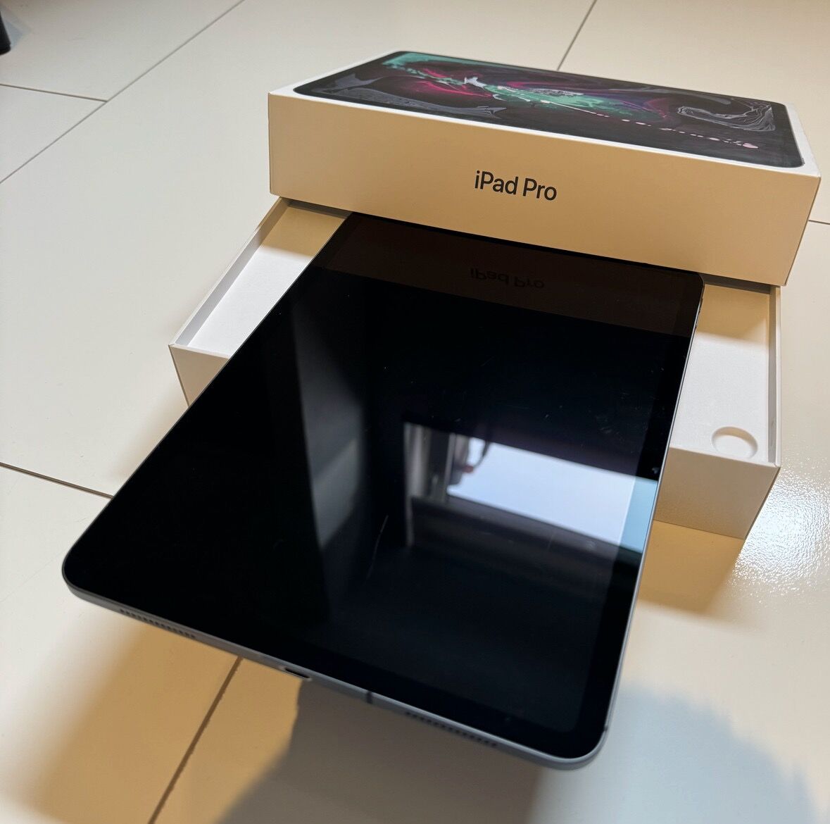 Apple iPad Pro 11 256 4G LTE повний оригінальний комплект