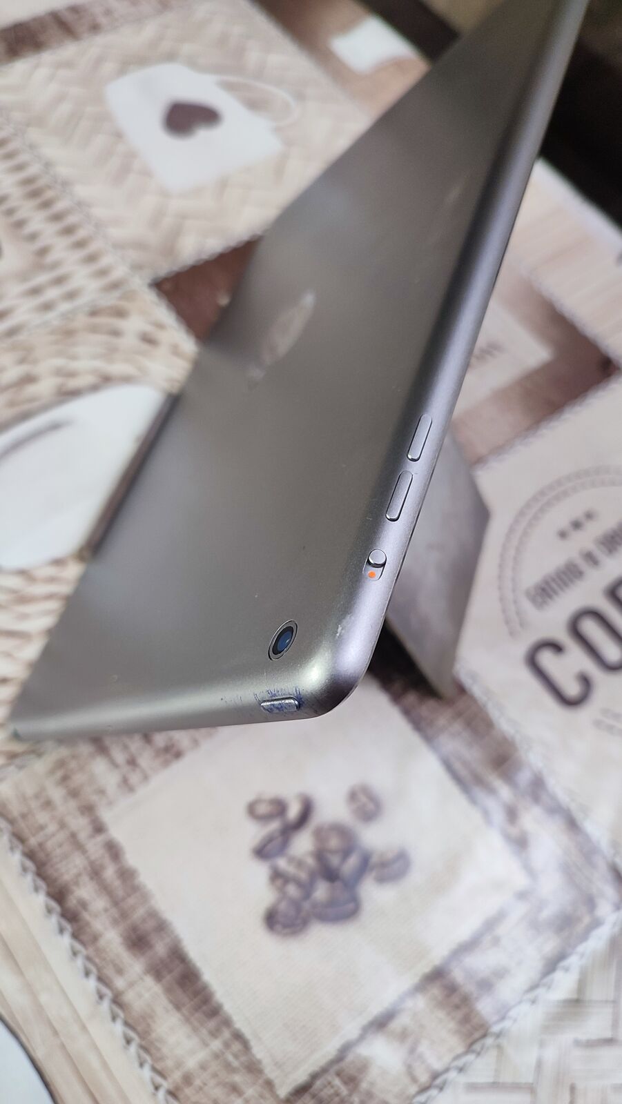 Продам планшет Apple iPad Air Wi-Fi 1/16GB.