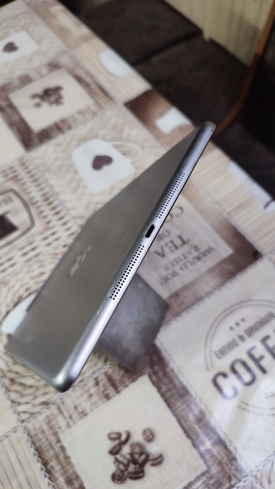 Продам планшет Apple iPad Air Wi-Fi 1/16GB.