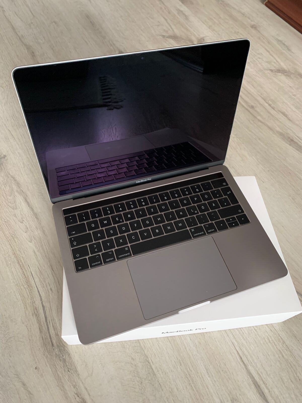 MacBook Pro 13 2017 Touchbar 16 / 256 Гарний Стан