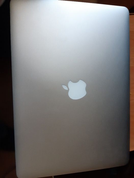Продам ноутбук Apple A1466 MacBook Air 