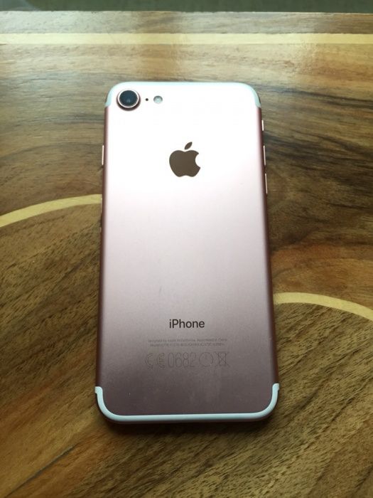 Продам iPhone 7 