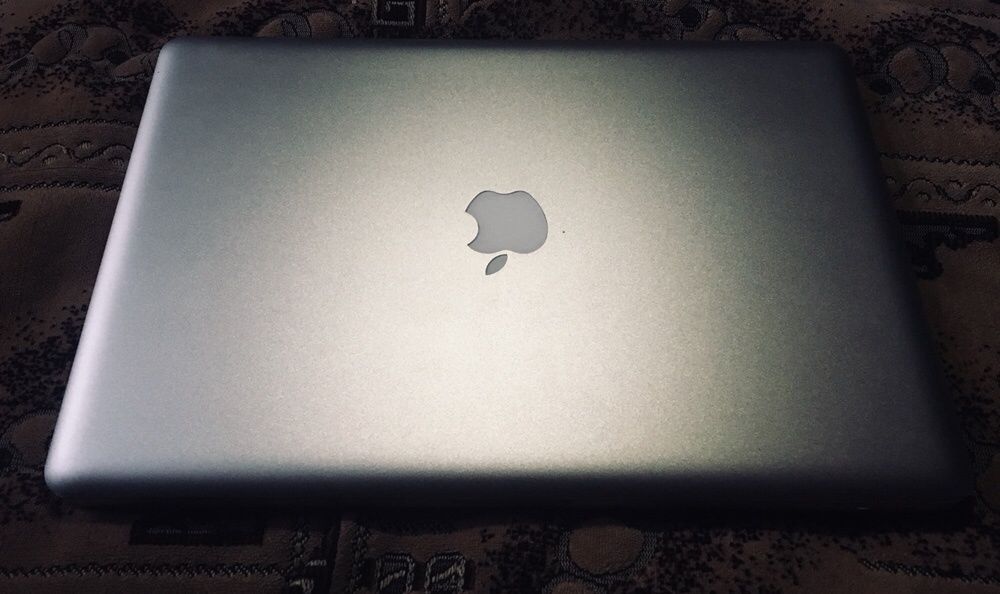 MacBook Pro 15'' Intel i5 2.4Ghz 8 GB RAM - 1 Tb ( dj & prod. soft ) 