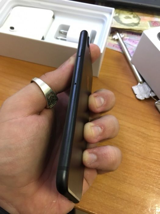 Apple iPhone 7 32 GB Black Neverlock 