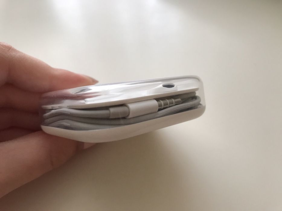 Оригинальные наушники Apple EarPods