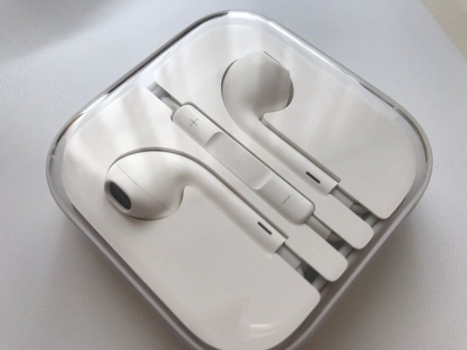 Оригинальные наушники Apple EarPods