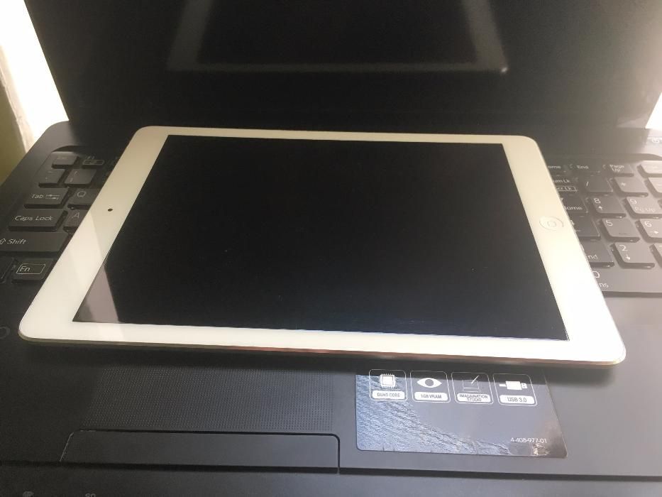 Apple iPad Air WiFi + 3G / 4G 64GB Silver iCloud Lock 
