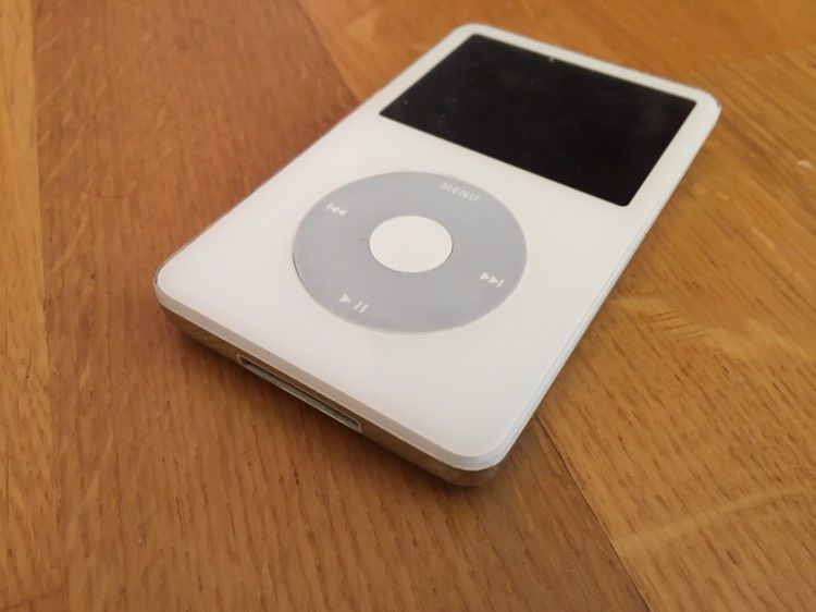 IPod Classic 5th Generation 30 gb White 