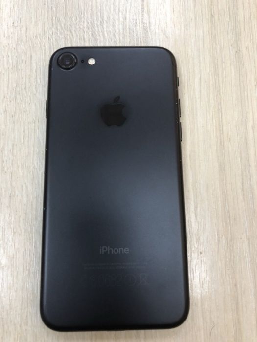Продам Iphone 7
