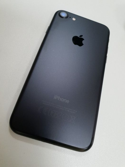 Apple iPhone 7 128GB Black + док станция ElevationDock в подарок! 