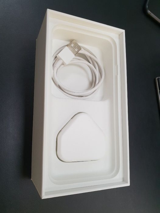 Apple iPhone 7 128GB Black + док станция ElevationDock в подарок! 