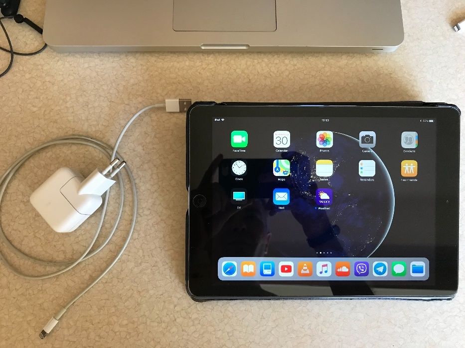 Продам iPad Air 128GB + 4G (Б/У) 