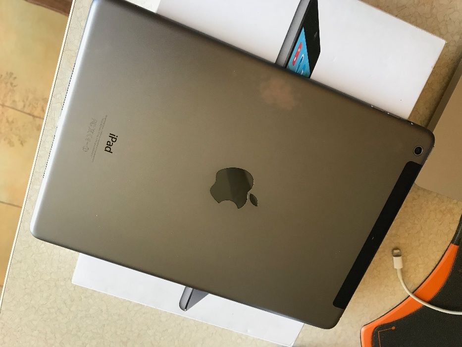 Продам iPad Air 128GB + 4G (Б/У) 
