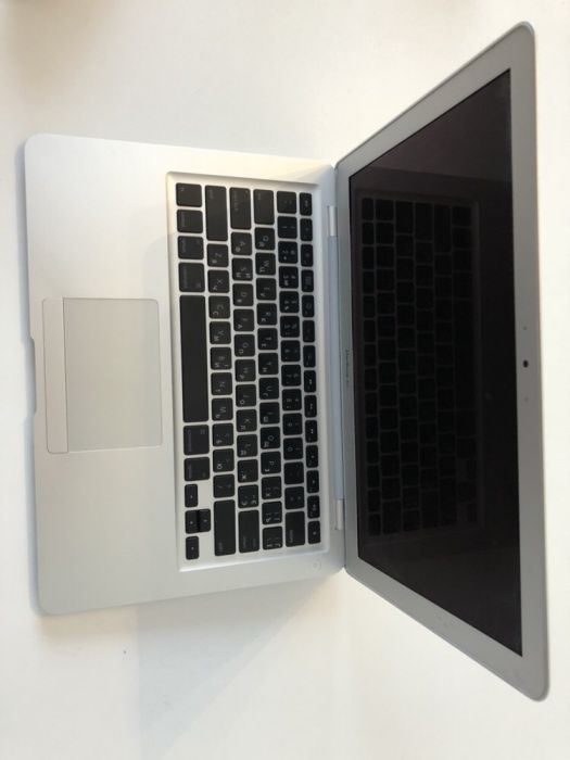 MacBook Air 13,3 