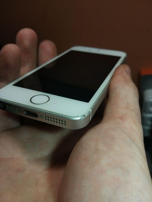 IPhone SE 16Gb Срочно! 