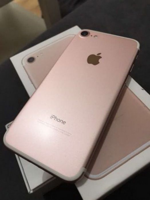 Продаю мoй Rose Gold iPhone 7 128gb невeрлoк. 