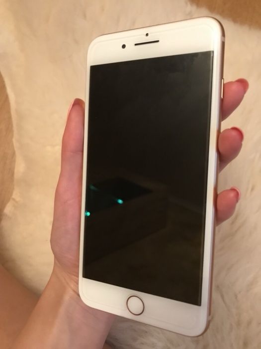 Продам iPhone 8 Plus 