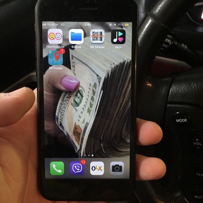 Продам iPhone 7 black 128 gig 