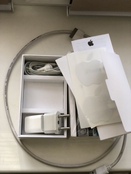 Iphone 4s 64gb + подарок 