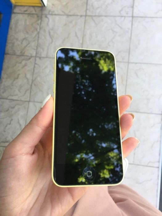 Продам iPhone 5с 