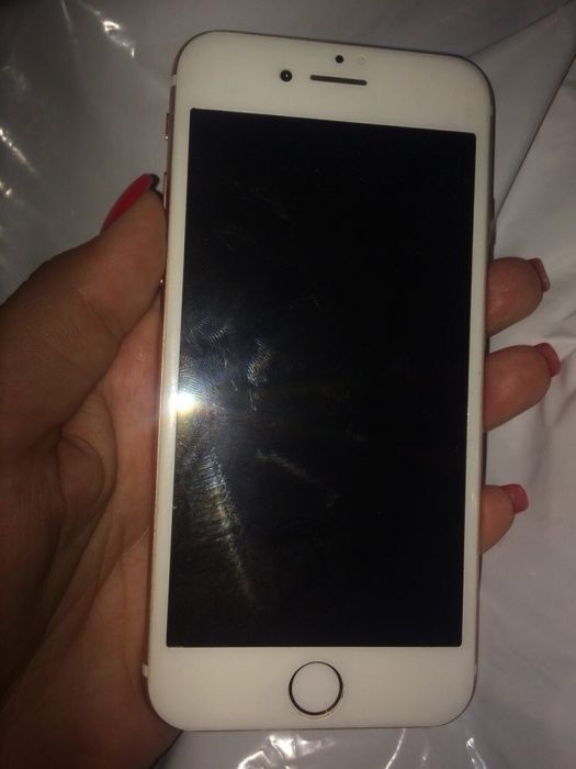 Продам айфон 7rose gold 