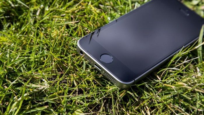 В прoдаже iPhone SE нa 32 Гб, space gray. Гарaнтия 