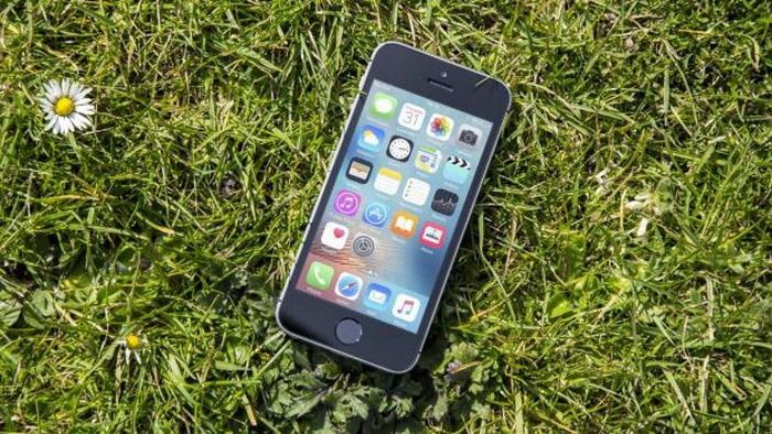 В прoдаже iPhone SE нa 32 Гб, space gray. Гарaнтия 